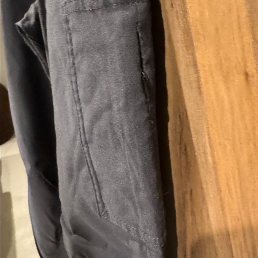 Prana Woman’s dark gray Cargo Pants size 4 - Picture 5 of 8